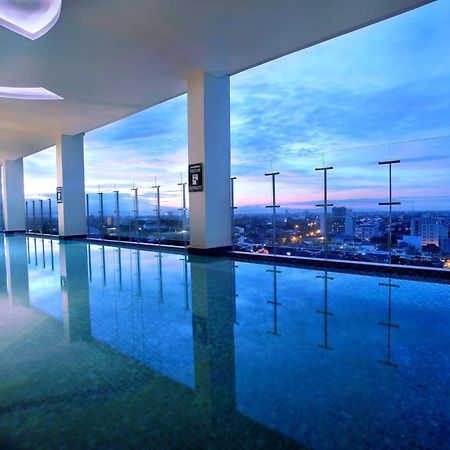 Aston Makassar Hotel & Convention Center Eksteriør billede