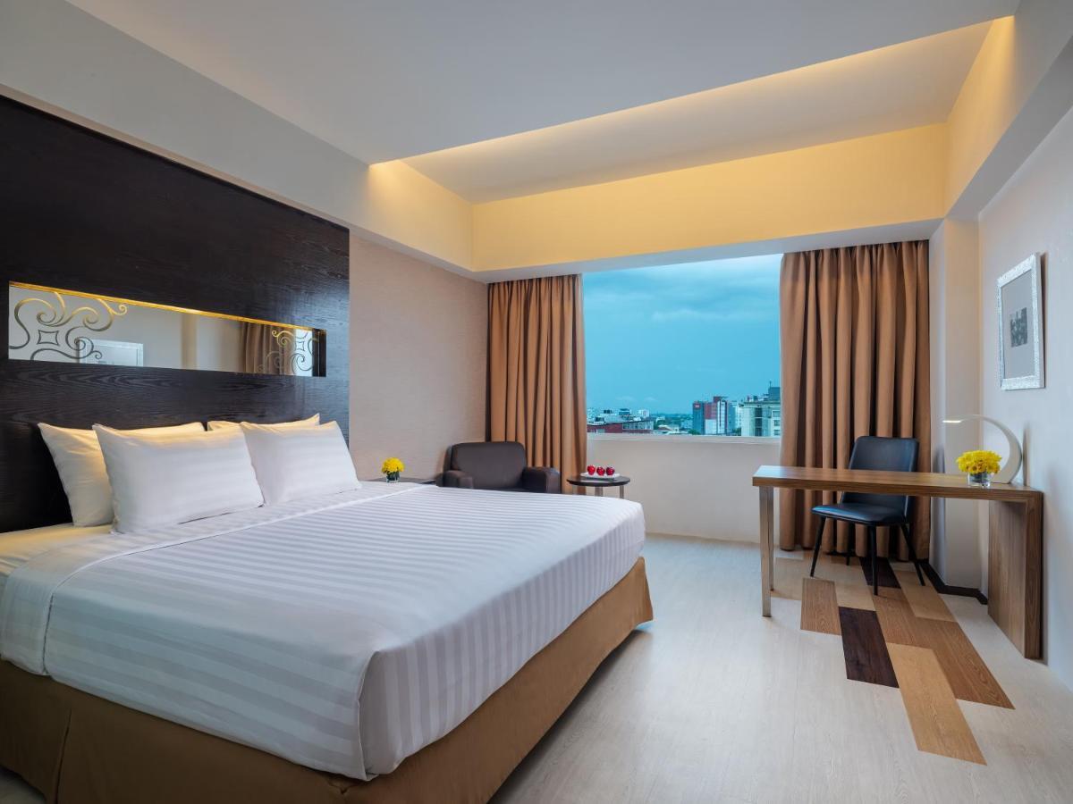 Aston Makassar Hotel & Convention Center Eksteriør billede
