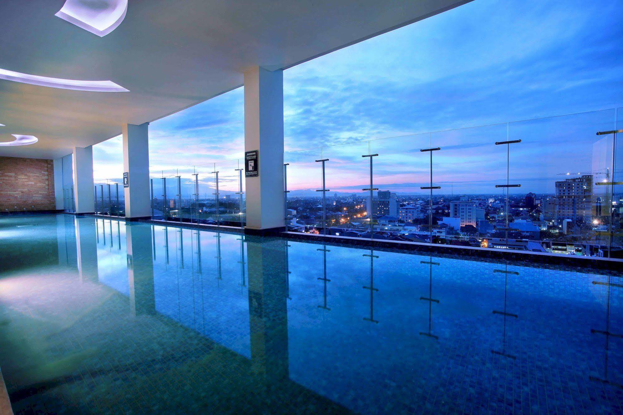 Aston Makassar Hotel & Convention Center Eksteriør billede
